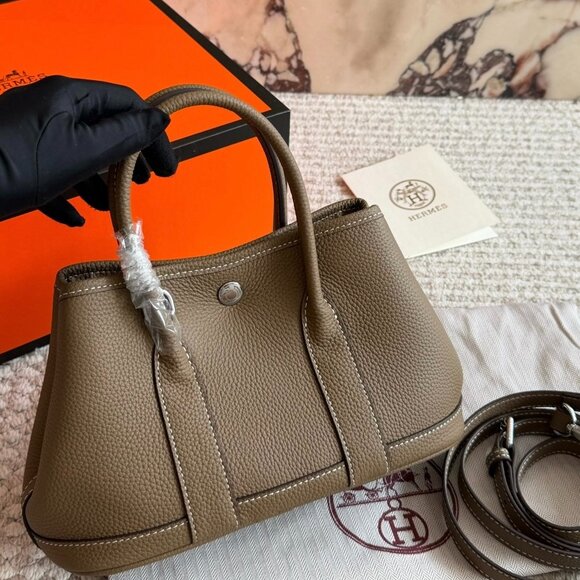 Luxury Handcrafted Leather Top Handle Bag Timeless Elegant Designer Style - Picture 5 of 8